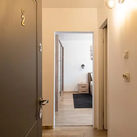 Silent Wave Work & Long Apartment